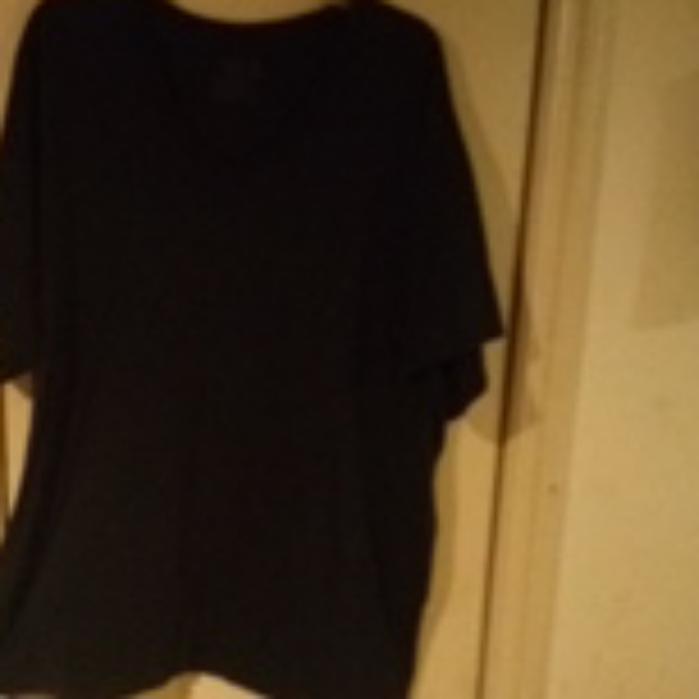 V-NECK T-SHIRT